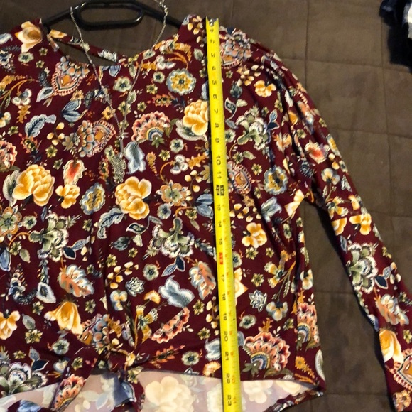 Burgundy long sleeve floral top - Picture 7 of 9